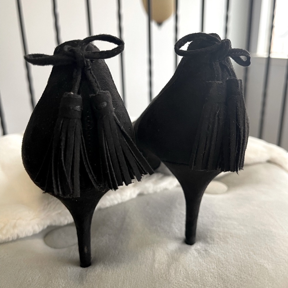 👠 Marc Fisher Suede Bow & Tassel Pointy Toe Pumps